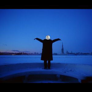 Photo Elle fait fondre la glace