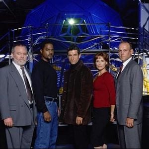 Sept jours pour agir : Photo Alan Scarfe, Don Franklin, Jonathan LaPaglia, Justina Vail, Nick Searcy