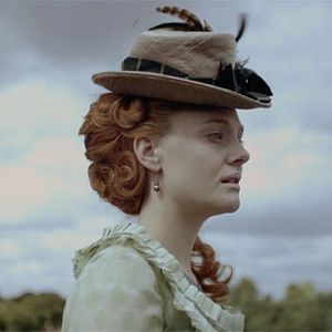 Photo The Crimson Petal and The White