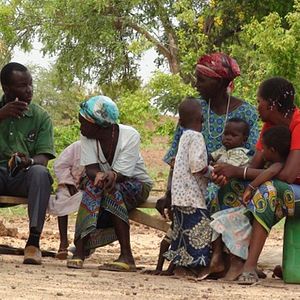 Photo Knistern der Zeit - Christoph Schlingensief und sein Operndorf in Burkina Faso