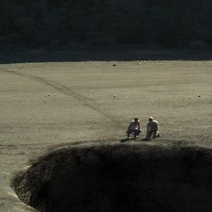 Photo L'Ile : les naufragés de la terre perdue