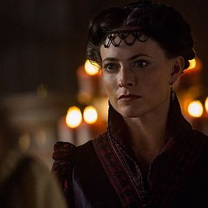 Photo Lara Pulver