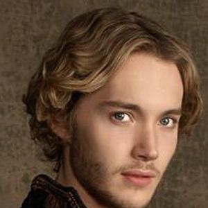 Photo Toby Regbo