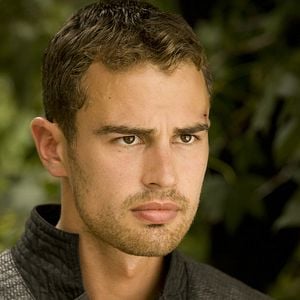 Photo Theo James