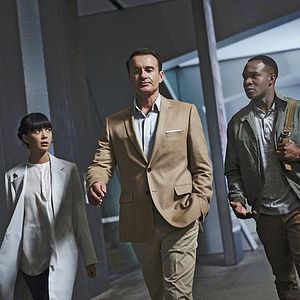 Photo Charlotte Nicdao, Julian McMahon, Osy Ikhile