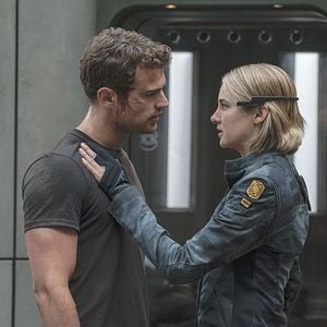 Photo Theo James
