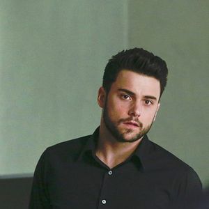 Photo Jack Falahee