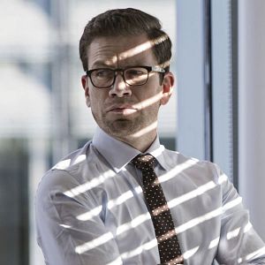 Photo Les Initiés / Dos au mur