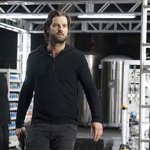 Photo Axle Whitehead