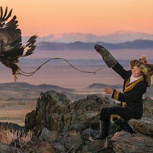 Photo La jeune fille et son aigle