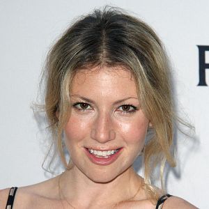 Photo Ari Graynor