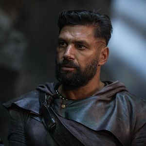 Photo Manu Bennett