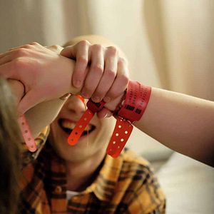 Photo Les Bracelets rouges