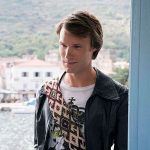 Photo Hugh Skinner