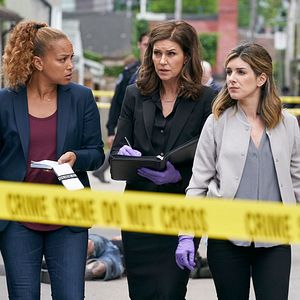 Photo Shenae Grimes-Beech