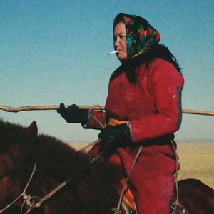 Photo La Femme des steppes, le flic et l'oeuf