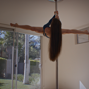 Photo Pole Dance : Haut les corps !