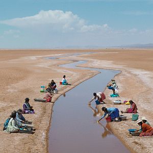 Photo Utama : La Terre Oubliée