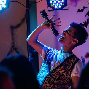 Photo Hello, adieu, et nous au milieu