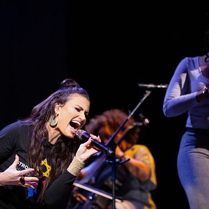 Photo Idina Menzel : une vie sur scène