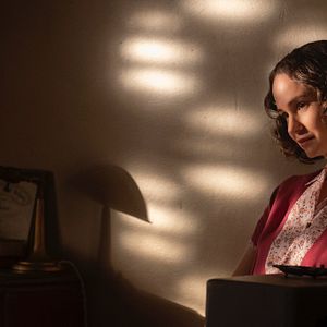 Photo Katherine Waterston