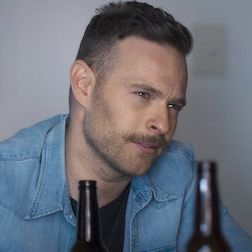 Photo Falsa Identidad