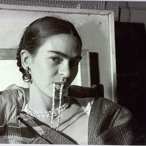 Photo Frida: A Self Portrait