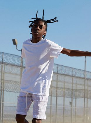 poster du film Songs From the Hole : Une voix derrière les murs