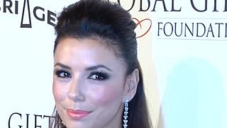 image de Eva Longoria donne un soirée caritative