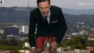 image de Benedict Cumberbatch reçoit son prix ... en maillot de bain