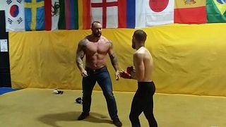 image de La Montagne de Game of Thrones fait du MMA contre Conor McGregor