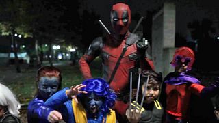 image de Comment Deadpool s'occupe-t-il pour Halloween ?