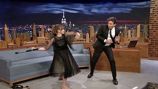 image de Felicity Jones donne une leçon de kung-fu à Jimmy Fallon !