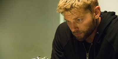 poster de la série La porte rouge