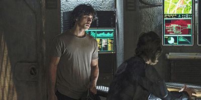 poster de la série Attention aux trônes