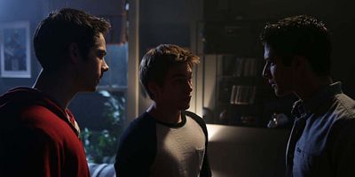 poster de la série Mauvaises Fréquences