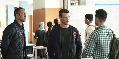 poster de la série Mise à feu par contact