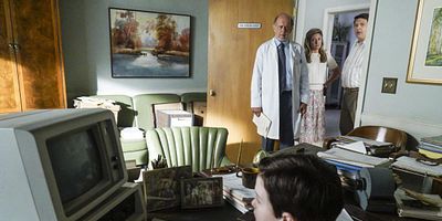 poster de la série Un écusson, un modem et un anti ulcéreux