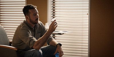 poster de la série Elle s'appelle Esther