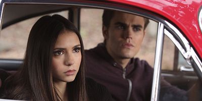 poster de la série Aux grands maux...