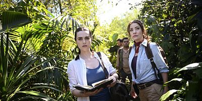 poster de la série Le médaillon d'Acrata