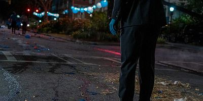 poster de la série Un dieu entre dans Abar