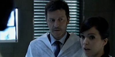 poster de la série Un cadavre maquillé