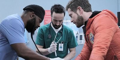 poster de la série La blessure cachée / Heures de gloire