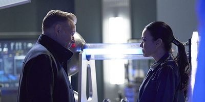 poster de la série Le livre de la reconstruction : Chapitre quatre : Une lueur dans les ténèbres