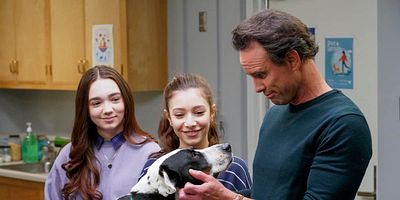 poster de la série So Far Away