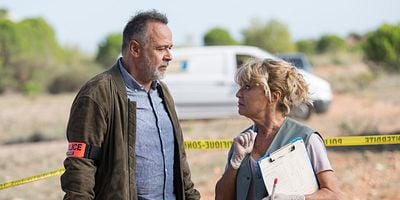 poster de la série On n’est jamais mieux trahi que par les siens