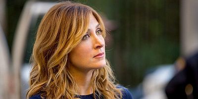 poster de la série Un cadavre peut en cacher un autre