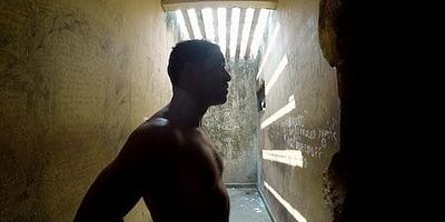 poster de la série Ukraine : la prison en zone de guerre
