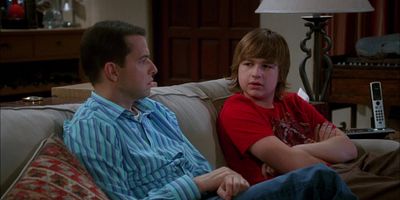 poster de la série On devrait plutôt les appeler "les salles de boules"